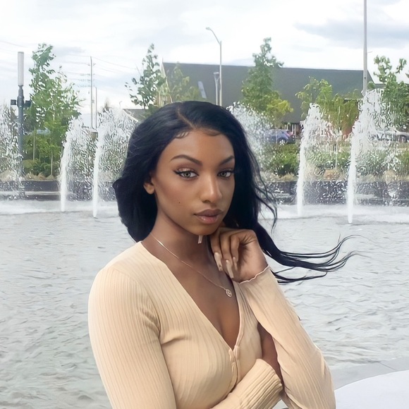 Meet your Posher, Olivea - Picture 1 of 1